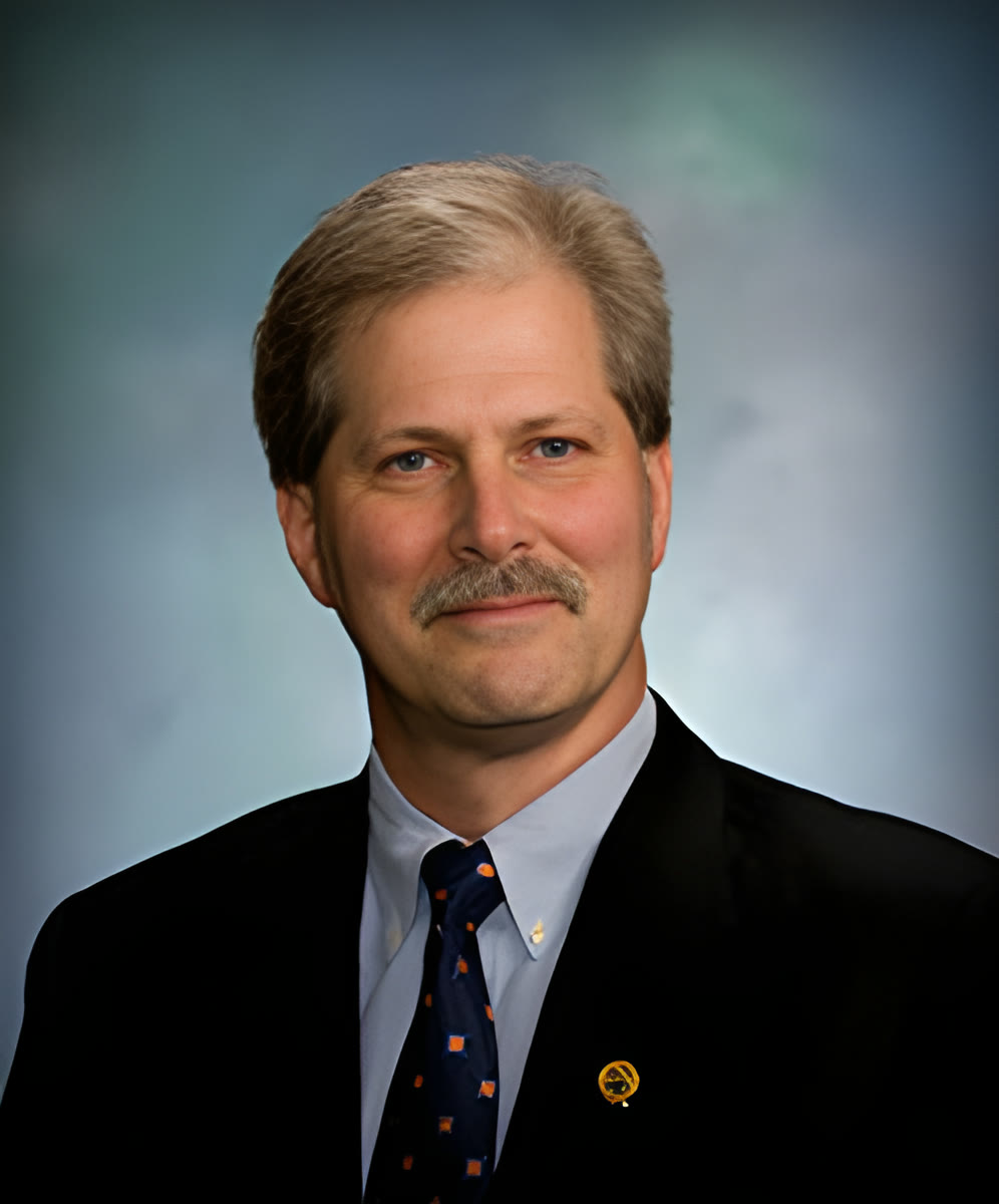 Dr. Mark Bledsoe of Odland Chiropractic Clinic, Sioux Falls